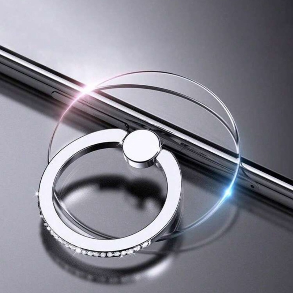 Elegant Silver Ring with Crystal Accents